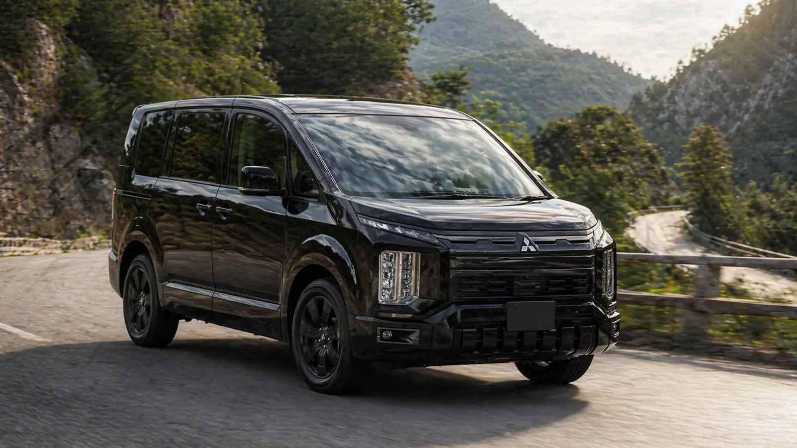 新型デリカは本当にひどい？デザイン批判の真相と買うべき人・避けるべき人【2026年版】